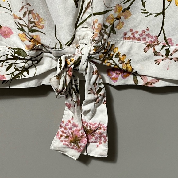 Vero Moda VMeasy Short Sleeve V-Neck Tie Front Top - Picture 8 of 13